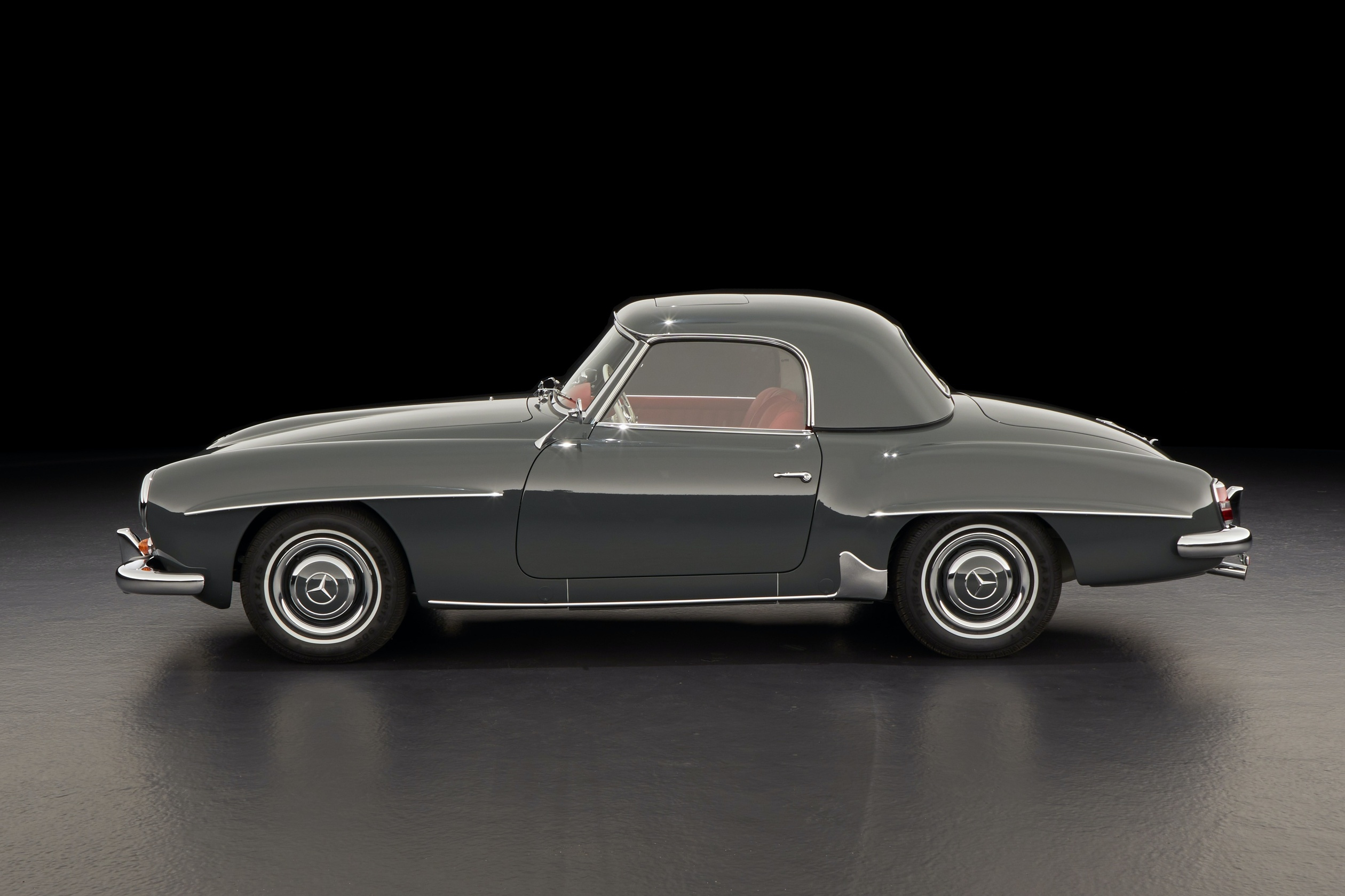 Mercedes-Benz 190 SL grau mit Stahlschiebedach