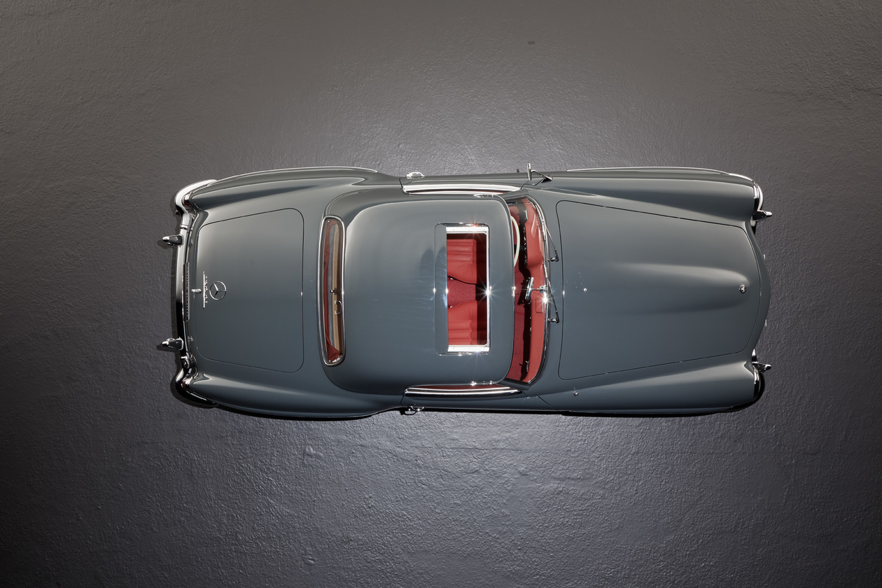 Mercedes-Benz 190 SL grau mit Stahlschiebedach