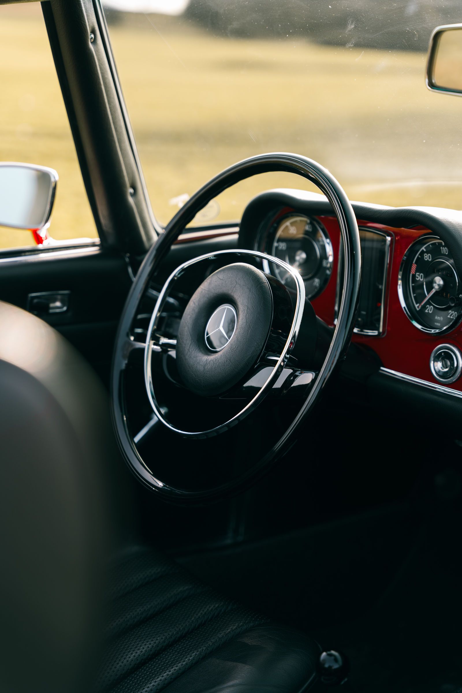 Mercedes-Benz 280 SL Pagode rot Details